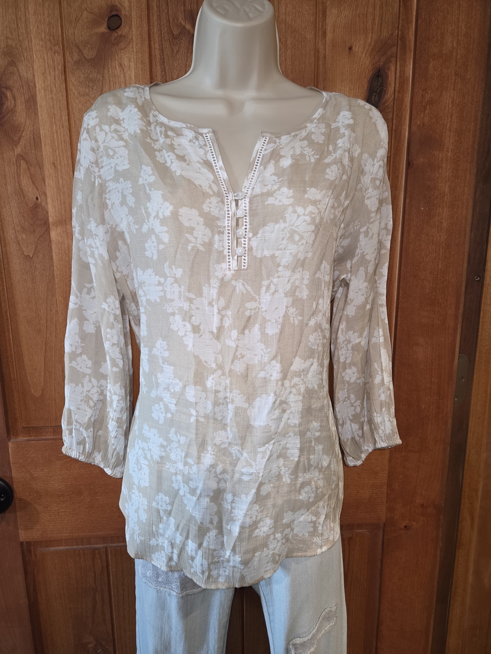 Liz Claiborne Beige And White Floral Ladder Trim Peasant Blouse